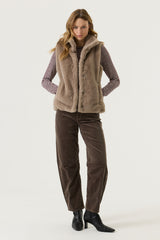 Gilet fausse fourrure taupe